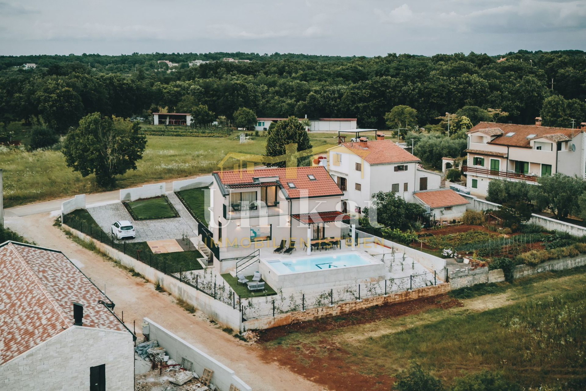 Villa indipendente con piscina - 17 km dal mare